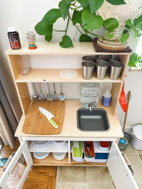 Play Kitchen Classroom, Play Kitchen In Kitchen, Montesorri Playroom Ideas, Monestorri Kitchen, Montessori Kitchen Setup, Toddler Kitchen Accessories, Montessori Dining Area, Montessori Play Kitchen Diy, Play Kitchen Montessori