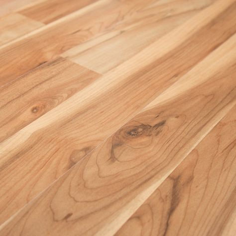 Best Laminate Flooring, Maple Laminate Flooring, Hardwood Flooring Ideas, Laminate Flooring Colors, Best Laminate, Pergo Flooring, Shaw Flooring, Armstrong Flooring, Oak Laminate Flooring