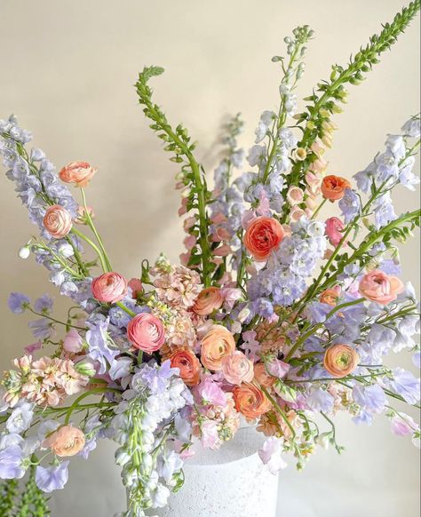 Boquette Flowers, Flower Therapy, Beautiful Bouquet Of Flowers, Pastel Wedding, Lavender Wedding, Wildflower Wedding, Photosynthesis, Arte Floral, Bridal Flowers