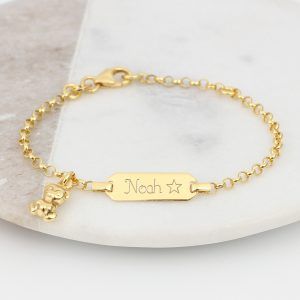 Gorgeous yellow gold child's bracelet personalised with a name and date to create the perfect treasured gift for Christenings, weddings or birthdays. This bracelet at it’s full length is 14cm, but the clasp can be attached anywhere along the chain to make smaller. This pretty bracelet can be personalised on the front with a name and heart / star symbol. Baby Bracelet Gold, Silver Baby Bracelet, Inspiring Office, Christening Present, Star Symbol, Treasure Gift, Chalkboard Ideas, Baby Bracelet, Baby Jewelry