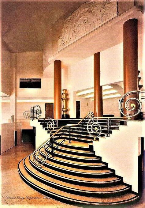 Cinema Roxy in Copacabana, Rio de Janeiro, Brazil (by architect Raphael Galvão, 1934) Art Deco Staircase, Art Deco Stairs, Arte Art Deco, Architecture Art Nouveau, Art Deco Inspiration, Bg Design, Streamline Moderne, Art Deco Decor, Deco Architecture