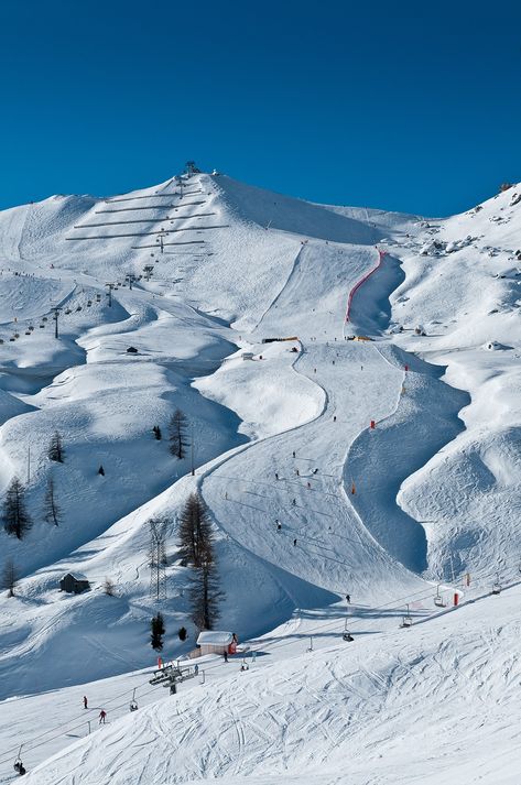 The Slopes Less Taken: Skiing in the Dolomites Skiing Aesthetic, Ski Aesthetic, Ski Slope, Ski Rental, Winter Schnee, Snow Trip, The Dolomites, Ski Holidays, Ski Season