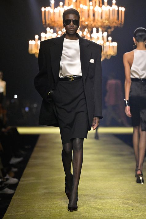 Tom Ford Suit Women, Ysl Suit Women, Saint Laurent Fall 2023, Yves Saint Laurent Aesthetic, Ysl Fashion Show, Ysl Outfit, Ysl Runway, Saint Laurent Aesthetic, Saint Laurent Fashion Show