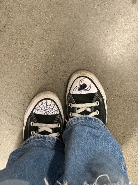 Things To Draw On Your Shoes Vans, Drawn On Sneakers, Spider Web Shoes Converse, Converse Cool Design, Black Converse Drawing On Shoes, Sharpie On Converse, Things To Draw On Converse Grunge, Things To Draw On Converse Easy, Alt Shoes Drawing