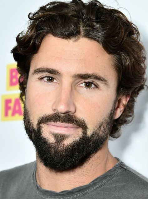 Sam Brody Jenner is a well-known American television personality, business owner, and DJ hailing from Malibu, California. He rose to… 

Read More: Brody Jenner Biography: Age, Net Worth, Wife, Children, Parents, Siblings, Career, Movies, Awards, Wikipedia, Pictures Brandon Jenner, Brody Jenner, Guess Clothing, Linda Thompson, Long Relationship, Commitment Ceremony, Malibu California, Movie Awards, Kendall And Kylie Jenner