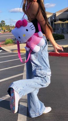 Hello Kitty Bag Outfit, Hello Kitty Birthday Outfit, Hello Kitty Outfit Aesthetic, Backpack Hello Kitty, Fem Style, Hello Kitty Backpack, Kitty Backpack, Hello Kitty Purse, Crocs Fashion