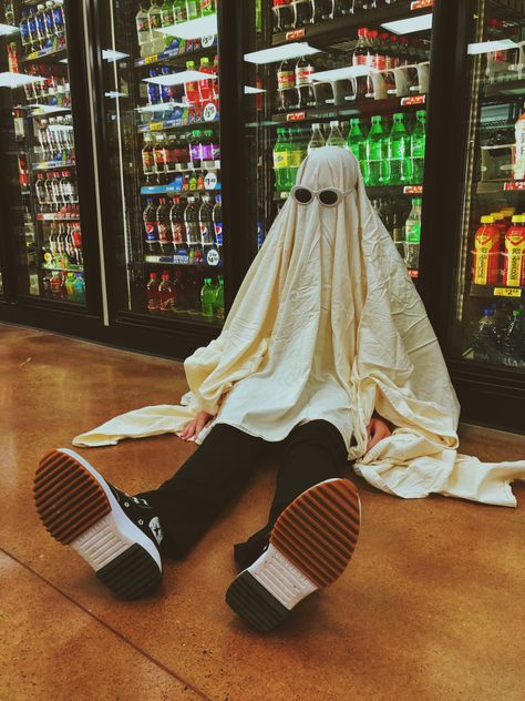 Ghost Blanket Costume, Ghost Pictures Halloween, Sheet Ghost Pics, Ghost Costume Pictures, Halloween Costume Photoshoot Ideas, Bedsheet Ghost Costume, Funny Ghost Photoshoot, Pumpkin And Ghost Photoshoot, Halloween Sheet Ghost Pictures