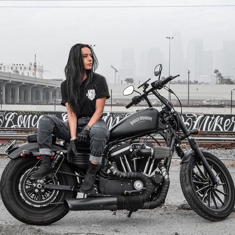 Capira, Brat Motorcycle, Мотоциклы Harley Davidson, Motos Harley, Motorbike Girl, Chopper Motorcycle, Bobber Motorcycle, Hot Bikes, Biker Chick