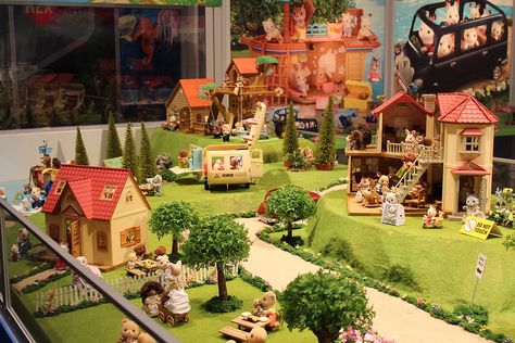 Toy Fair 2015- Calico Critters | This diorama was set up in … | Flickr Calico Critters Furniture, Sylvanian Families House, Calico Critters Families, Mini Doll House, Work Room, Small World Play, Calico Critters, Kid Core, Family Set