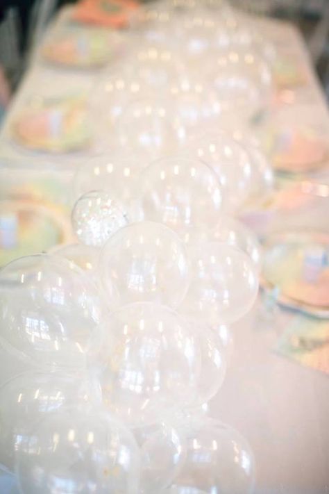 Bubble balloon table runner from an Iridescent "Be Bubbly" Birthday Party on Kara's Party Ideas | KarasPartyIdeas.com (18) Bubble Party Theme, Iridescent Birthday, Bubble Birthday Parties, Iridescent Party, Birthday Party Decorations For Adults, Champagne Birthday, Bubble Birthday, Birthday Table Decorations, Bubble Party