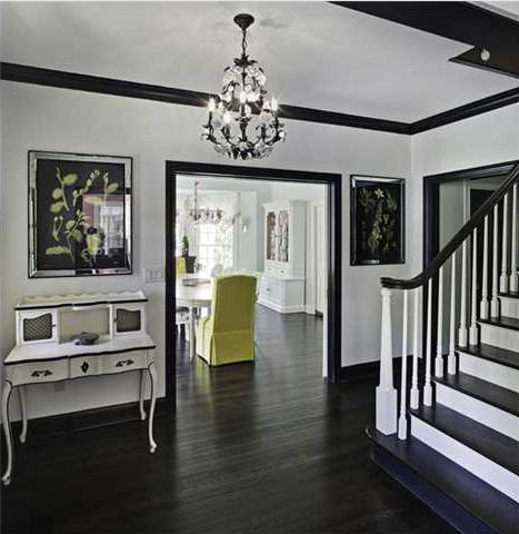 Design Inspiration | black molding, white walls — The Decorista Black Trim Interior, Grey Walls White Trim, Room With White Walls, White Walls Living Room, Best Wall Colors, Black Molding, Dark Trim, Make A Room, Decoration Inspiration