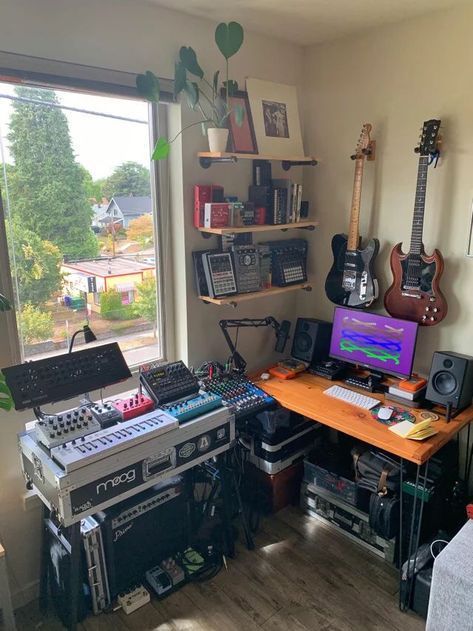 Bedroom Music Studio, Home Recording Studio Setup, Home Music Rooms, Recording Studio Home, Home Studio Setup, Music Studio Room, Music Equipment, Audio Room, Bedroom Studio