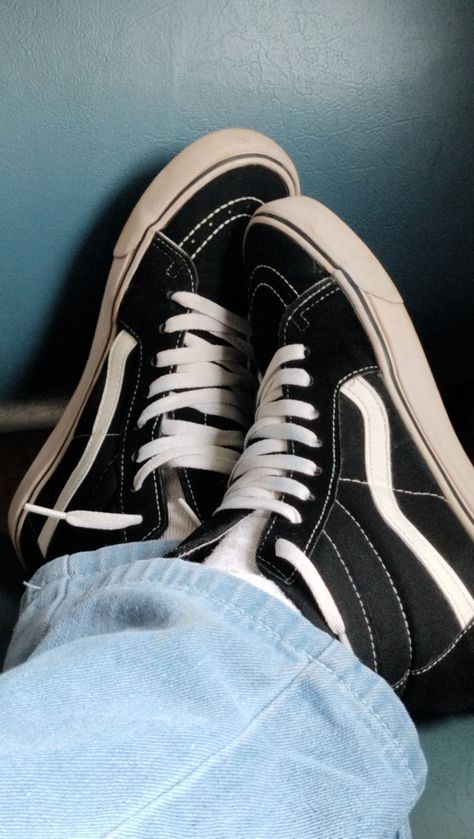 Shoe Pics Aesthetic, Vans Shoes Aesthetic, Vans Aesthetic, Shoe Pics, Shoes Aesthetic, Beautiful Flowers Photos, Downtown Girl, Aesthetic Shoes, Vans Sneakers