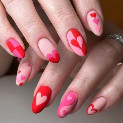 Delicate Valentines Nails, Creative Valentines Nails, Valentines Themed Nails, Colorful Valentines Nails, Retro Valentines Nails, Abstract Valentines Nails, Red Pink Nails Design, Valentine's Nail Art, Round Valentines Nails