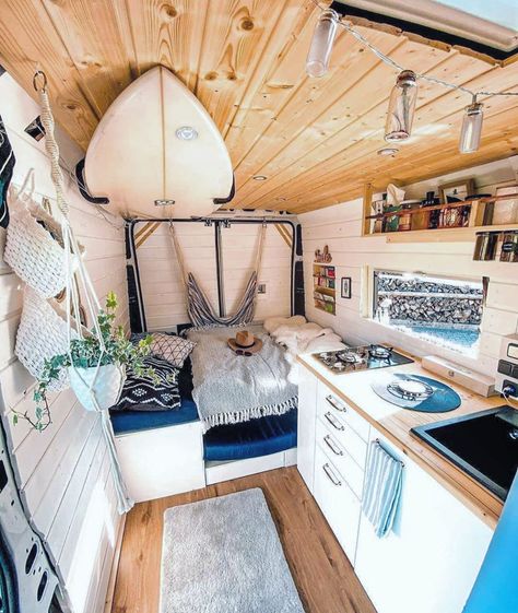 VanLife Travel Hub on Instagram: “Is your camper beach ready? 🏄🏻‍♂️ Tag a buddy and leave a comment📝 @vanlifetravelhub 🚍 . . We love to hear from you guys 👩‍👩‍👦‍👦 . . Follow…” Kombi Food Truck, Camper Van Life, Bus Living, Kombi Home, Van Conversion Interior, Campervan Life, Van Life Diy, Bus Life, Campervan Interior