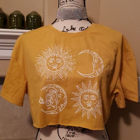 Shein Cropped Sun Moon Short Sleeve T-Shirt Top In Mustard Color, Size Medium, 6. New Without Tag...Never Worn. Will Come From A Clean Non-Smoking Home. Sun Aesthetic Outfit, Sun Themed Outfits, Alt Crop Top, Sunny Clothes, Sun Core, Sun Outfits, Sun Witch, Sunshine Outfit, Sun Clothing