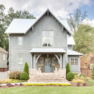 Rustic Farmhouse Exterior, Veranda Design, Eldorado Stone, Porch Design Ideas, Farmhouse Exterior Design, Building A Porch, Gray House, Front Porch Design, Modern Farmhouse Exterior