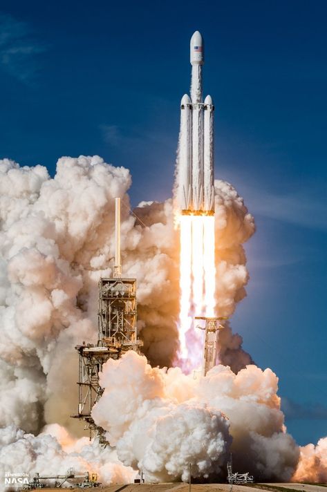 Falcon Heavy’s maiden journey. Space Rocket Aesthetic, Space Shuttle Wallpaper, Falcon Heavy Wallpaper, Millenium Falcon Hyperspace, Falcon Heavy Rocket, Spacex Rocket, Nasa Spacex, Spacex Falcon 9, Falcon Heavy