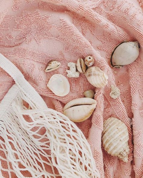 Pink Towel, Pastel Beach, Nicholas Sparks, Pink Beach, Blogger Tips, Summer Glow, Summer Inspiration, Beach Ready, Pink Summer