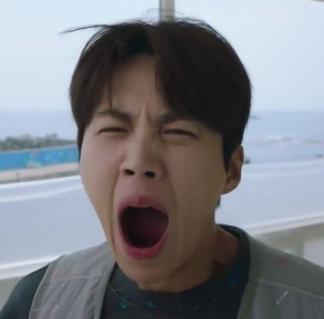 *when my best friend starts talking about her new crush* New Crush, Kim Seon Ho, Korean Drama Funny, Kdrama Memes, Kdrama Funny, Drama Memes, Drama Funny, Reaction Face, Funny Scenes