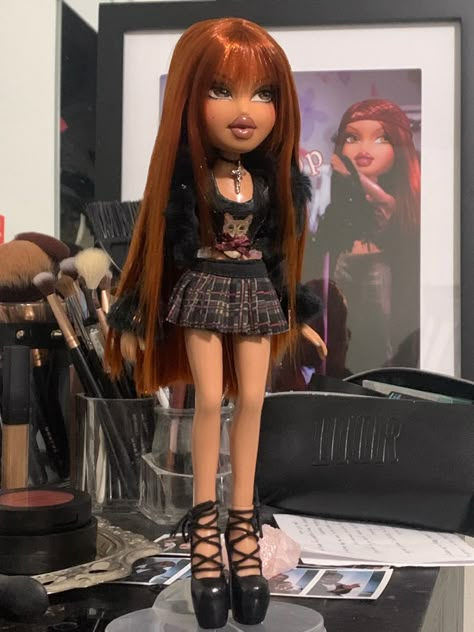 Doll Restyle, Bratz Doll Outfits, Brat Doll, Chica Cool, Bratz Girls, Bratz Inspired Outfits, Doll Aesthetic, Bad Romance, Doll Outfits