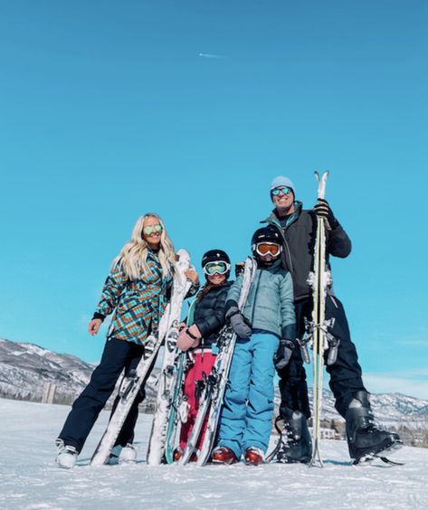 This was our first time skiing with the kids, and we knew it would be a lot of work for everyone. haven't ever been a solid skier, have little experience, and have only been skiing once since having kids almost 10 years ago! Skiing With Family Aesthetic, Ski Family Pictures, Snowboard Family, Ski Photo Ideas, Photo Ski, Kids Skiing, Family Skiing, Ski Photos, Ski Pictures