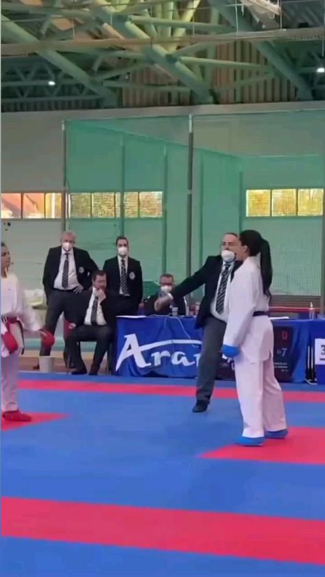 Karate Aesthetic, Karate Techniques, Karate Kicks, Taekwondo Video, Karate Video, Karate Women, Karate Kumite, Karate Quotes, Mixed Martial Arts Training