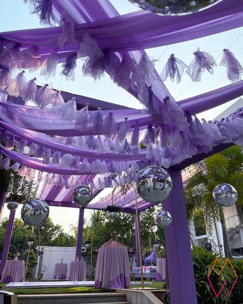 Mehendi decor inspired by Pantone’s colour of the year ‘Very Peri’ Colour Of The Year 2023 Wedding, Lilac Haldi Decor, Purple Sangeet Decor, Lavendar Theme Haldi Decor, Purple Mehendi Decor, Purple Haldi Decor, Lavender Themed Wedding Decoration, Pastel Haldi Decor, Mehendi Theme