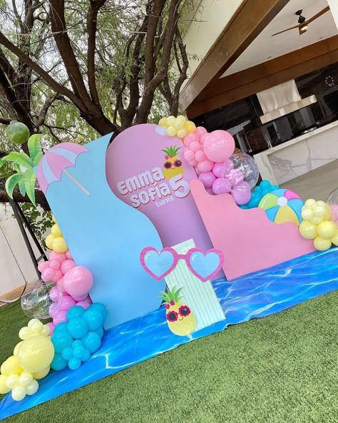 LOS GLOBOS BALLOON ARTIST | Emma Sofia Turns 5 🤩 Pool party 🌴💦 ¡gracias por la enorme confianza! 🤩 | Instagram Pool Party For Kids, Pool Party Kids, Balloon Artist, Beach At Night, Mia 3, Bday Party, Pool Party, Kids Birthday Party, Kids Party