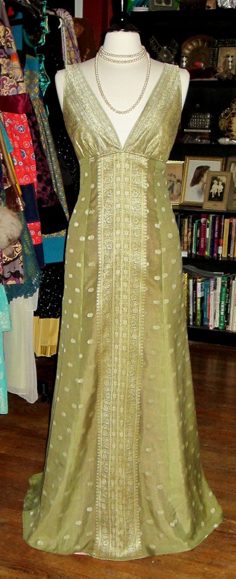 Sari Ideas, Saree Reuse, Sari Dress, Indian Gowns, Sari Fabric, Sari Silk, Indian Designer Outfits, Saree Dress, Indian Attire