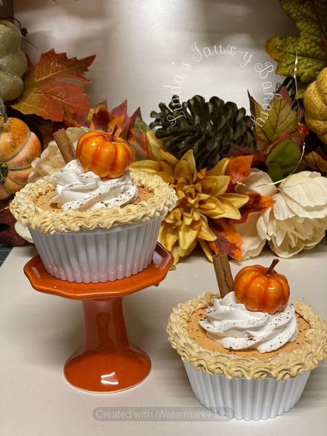 This Kitchen Decor item by lindasfauxybakery has 77 favorites from Etsy shoppers. Ships from Hialeah, FL. Listed on Sep 3, 2024 Thanksgiving Guest Gifts, Faux Pumpkin Pie, Pumpkin Spice Pie, Hostess Gifts Thanksgiving, Fake Food Props, Tier Tray Decor, Faux Pumpkins, Food Props, Fake Bake