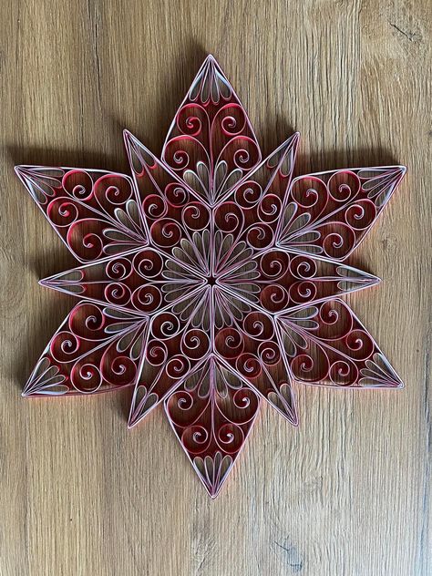 Quilling Star, Quilling Flower Designs, Christmas Snowflakes Decorations, Christmas Quilling, Quilling Christmas, Paper Quilling Patterns, Quilled Paper Art, 3d Quilling, Quilling Craft