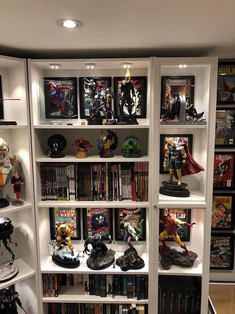 Nerdy Decor Aesthetic, Nerd Man Cave, Nerd Cave Ideas, Comic Display Ideas, Marvel Inspired Room, Comic Book Display Ideas, Nerd Living Room, Geek Living Room, Collectibles Room