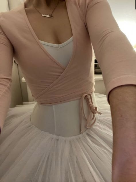 Balletcore Aesthetic, Ballet Inspired Fashion, Ballerina Core, Ballerina Outfit, Ballet Aesthetic, Ballet Girl, Ballet Beauty, Ballet Inspiration, Prima Ballerina