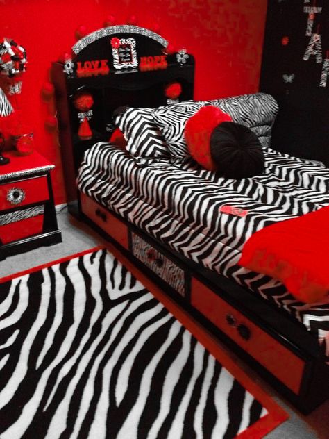 Red Y2k Room, Red Trashy Y2k, 2000s Emo Bedroom, 2000s Room Ideas, Red Mcbling, 00s Room, Trashy Y2k Room, 2000s Room Aesthetic, Y2k Bedroom Decor