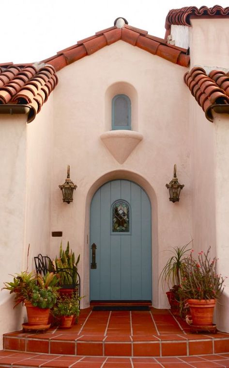 The Pinnacle of the Spanish Casa; Traditional Terracotta Tiles Modern Adobe House Exterior, Spanish Style Homes Exterior, Adobe House Exterior, Modern Adobe House, White Stucco House, Modern Adobe, Stucco House, Boho Glam Home, Spanish Bungalow