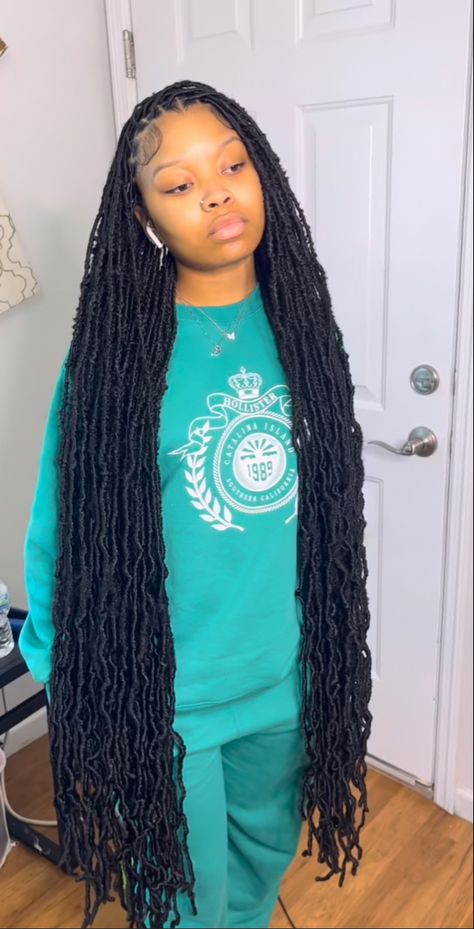 Brown And White Faux Locs, Soft Locs 30 Inch, 34 Inch Soft Locs, Faux Lox Styles, Faux Locs With Color Underneath, 16 Inch Soft Locs, Thigh Length Soft Locs, Fo Locs Hairstyles, Faux Locs Small Size