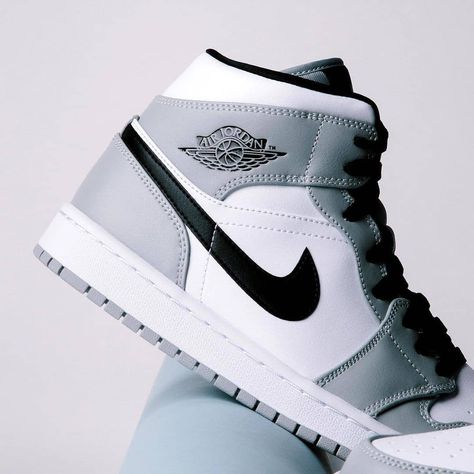 Grey Air Jordan 1, Air Jordan 1 Mid Grey, Jordan 1 Grey, Gray Shoes Women, Jordans For Women Outfits, Nike Air Jordans Outfit, Air Jordan Basketball Shoes, Jordans Outfit, Nike Sneakers Outfit