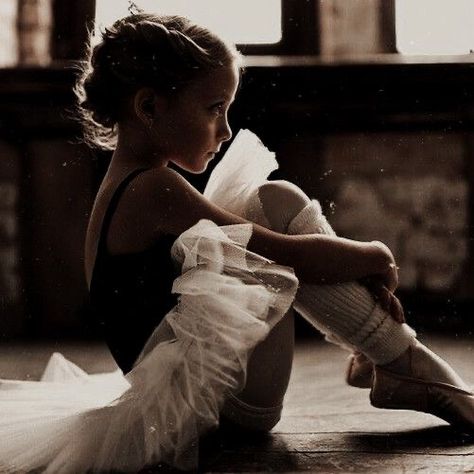 Conquer Aesthetic, By Fate I Conquer, Greta Falcone, Ballerina Kids, Dance Aesthetic, Dance Photo Shoot, Baby Ballet, Ballet Poses, Ballet Photos