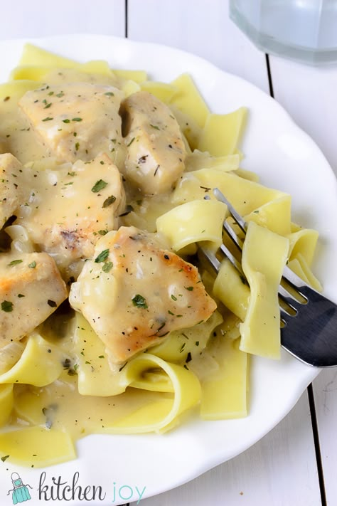 Creamy Chicken And Noodles, Chicken And Noodles, Chicken Dishes Recipes, Noodle Recipes, The Sauce, Poultry Recipes, Creamy Chicken, Chicken Pasta, Chicken Dinner Recipes