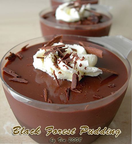 Black Forest Pudding Essen, Black Forest Pudding, Pudding Desserts Recipes, Black Forrest, Banana Pudding Desserts, Traditional Desserts, Sausage Recipes For Dinner, Bread Pudding Easy, Resep Cake