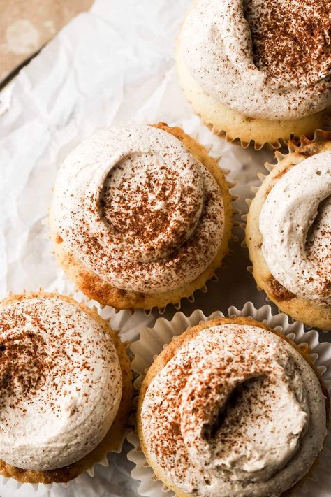 Vanilla Cinnamon Cupcakes, Cinnamon Spice Cupcakes, Banana Cupcakes With Cinnamon Buttercream, Cinnamon Sugar Cupcakes, Cinnamon Bun Cupcakes, Muffin Recipes Fall, Cinnamon Rolls Cupcakes, Cupcake Food Photography, Cinnamon Roll Cupcake