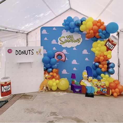 The Simpsons Decorations, Simpsons Themed Party, Simpsons Party Decorations Diy, Simpsons Birthday Party Decorations, The Simpsons Birthday Party, Simpsons Themed Birthday Party, The Simpsons Party Ideas, Simpson Birthday Party, Simpson Birthday Party Ideas