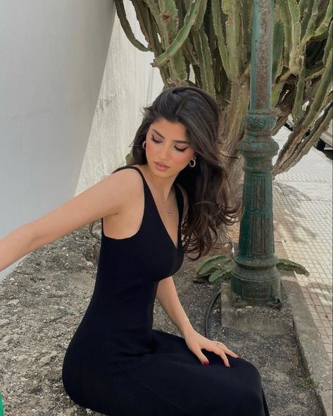 RASHAN MH on Instagram: “kissed by the spanish sun 🌞” Rashan Mh, Celebrity Casual Outfits, Spanish Woman, Classy Prom Dresses, Beautiful Curly Hair, Beautiful Long Hair, How To Pose, Classy Women, Looks Vintage