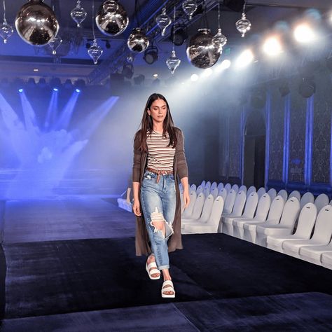 Aditi Rao Hydari Casual, Lucy Hale Style, Ramp Walk, Aditi Rao Hydari, Aditi Rao, College Outfit, Everyday Fashion Outfits, One Step At A Time, Casual Day Outfits