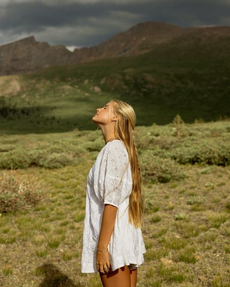 summer in the mountains > Nature, Photo Idea In Mountains, Photoshoot In The Mountains, Photoshoot Mountains, Mountain Photoshoot, Senior Photoshoot, Instagram Summer, In The Mountains, Photo Inspo