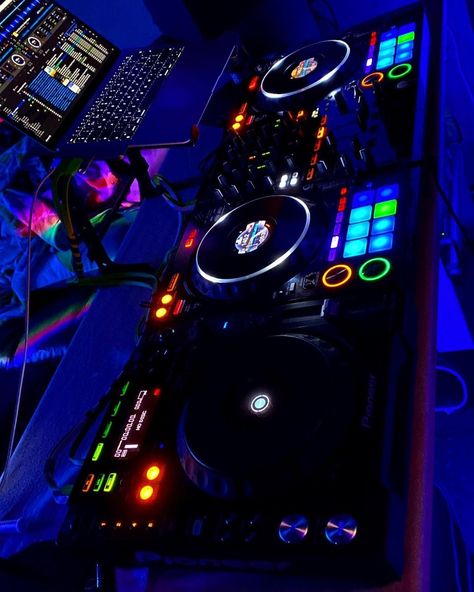 Dj Aesthetic, Dj Art, The Artist Movie, Motorbike Design, Dj Setup, Dj Images, Pioneer Dj, Dj Party, Dj Gear