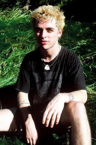 Billy Joe Armstrong, Photowall Ideas, Billie Green Day, Green Day Billie Joe, Tré Cool, Joe Armstrong, Billie Joe Armstrong, 90s Hairstyles, Pop Punk