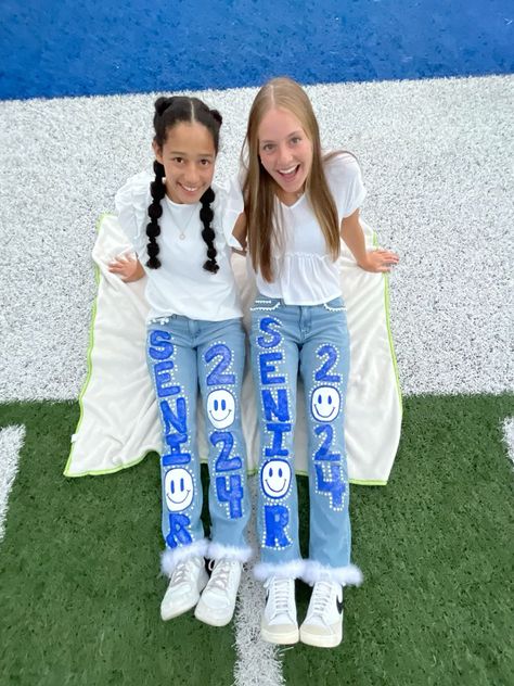 Senior 2023 Jeans Ideas, Pep Rally Overalls, Senior Diy Outfits, Spirit Day Shirts Diy, Senior Jean Ideas Painted, Senior Year Jeans 2024, Painting Pants For Homecoming, Spirit Day Pants Ideas, Senior Overalls Ideas 2024