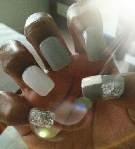 Soft grey, white and silver nails Gray And Silver Nails, White And Silver Nails, Nice Nails, Silver Nails, Fun Nails, Nails, Grey, Silver, White